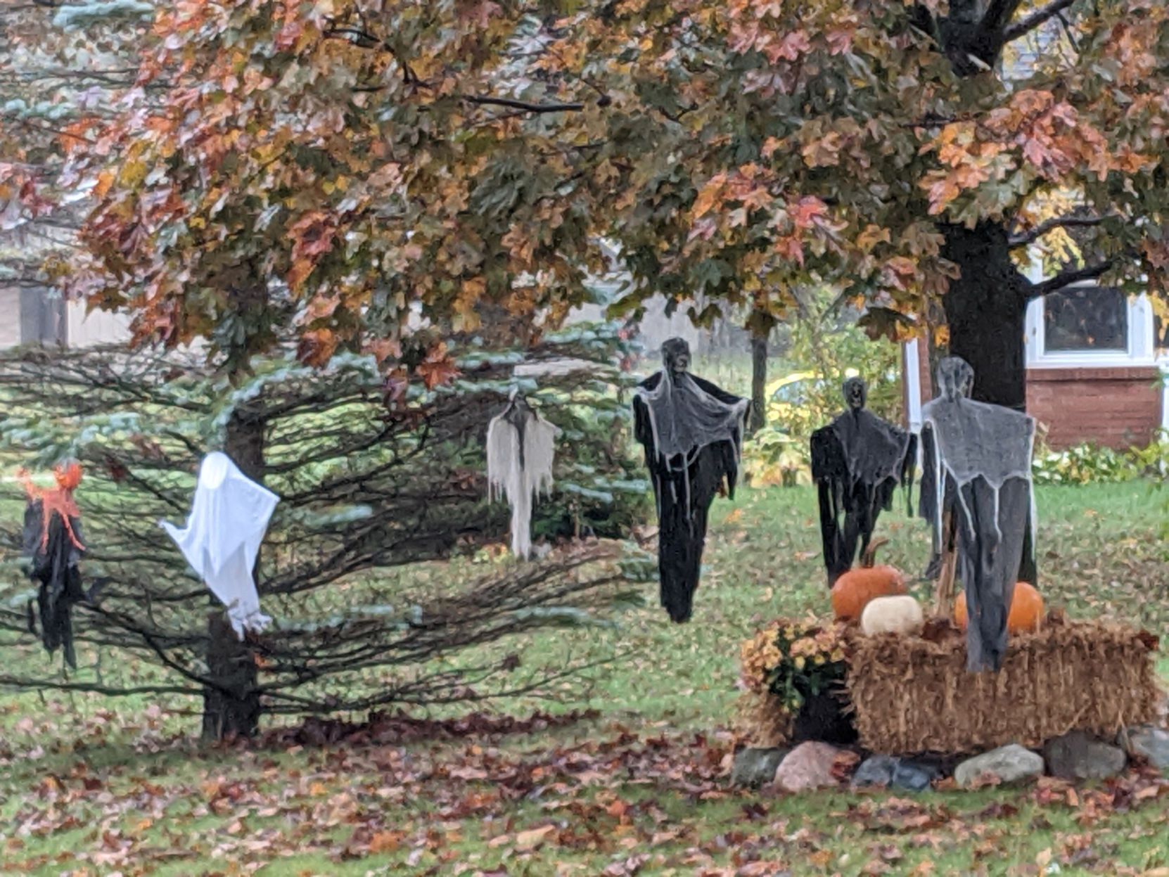 Halloween house First Place ghouls.jpg